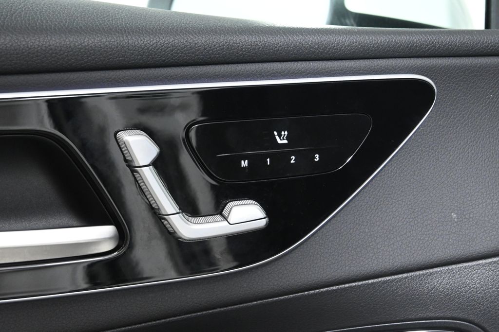 Thumbnail: 2025 Mercedes-Benz GLC - 28