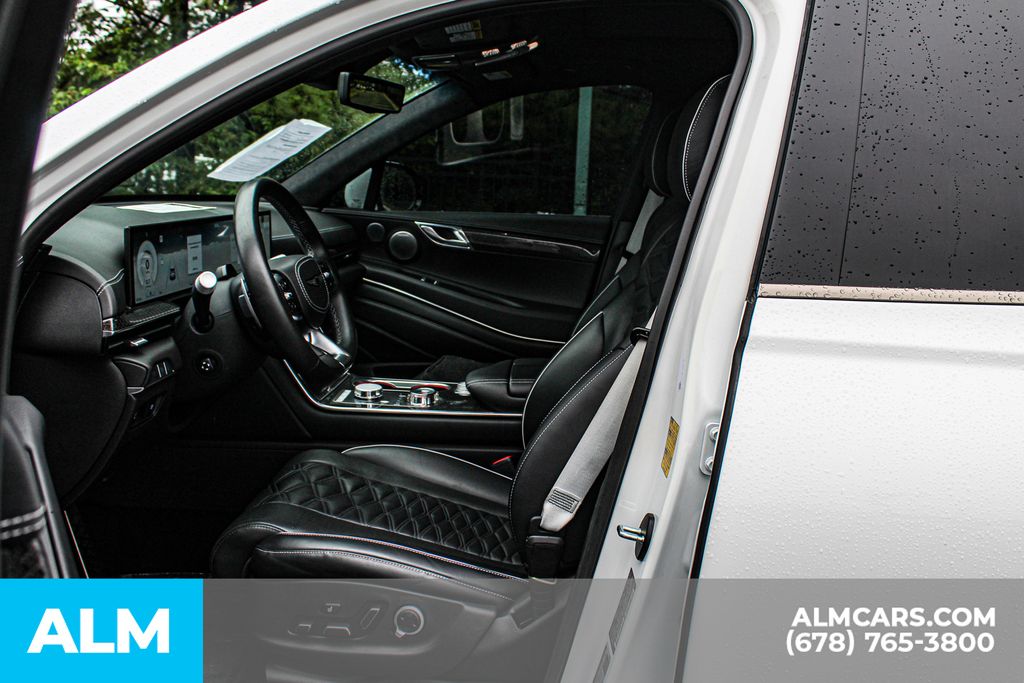 Used 2025 White Genesis 3.5T e-SC image 17