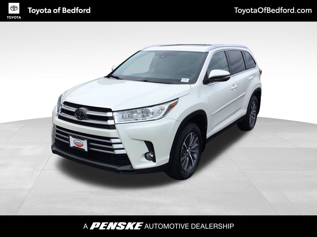 2019 Toyota Highlander XLE Hero Image