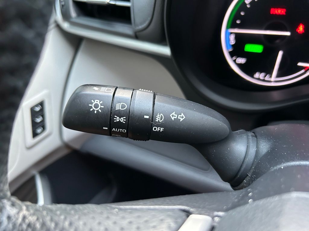 Thumbnail: 2022 Toyota Sienna - 25