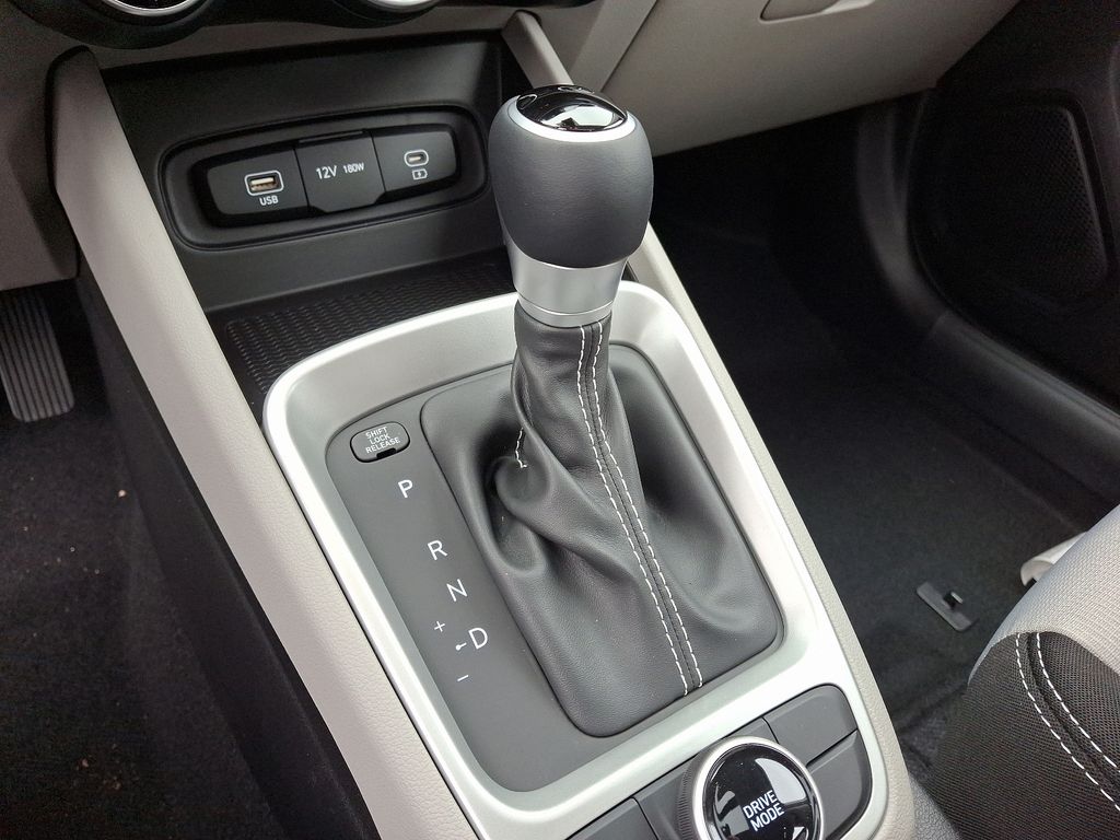 2025 Hyundai Venue SEL 7