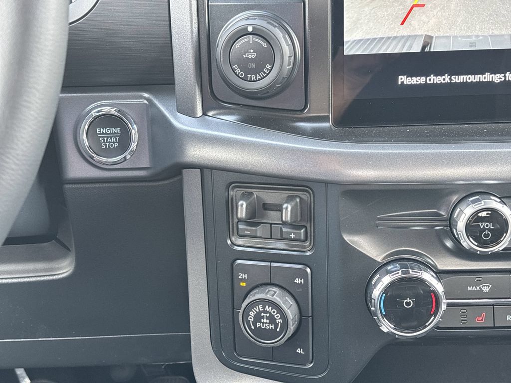 New 2026 Agate Black Metallic Ford XLT image 28