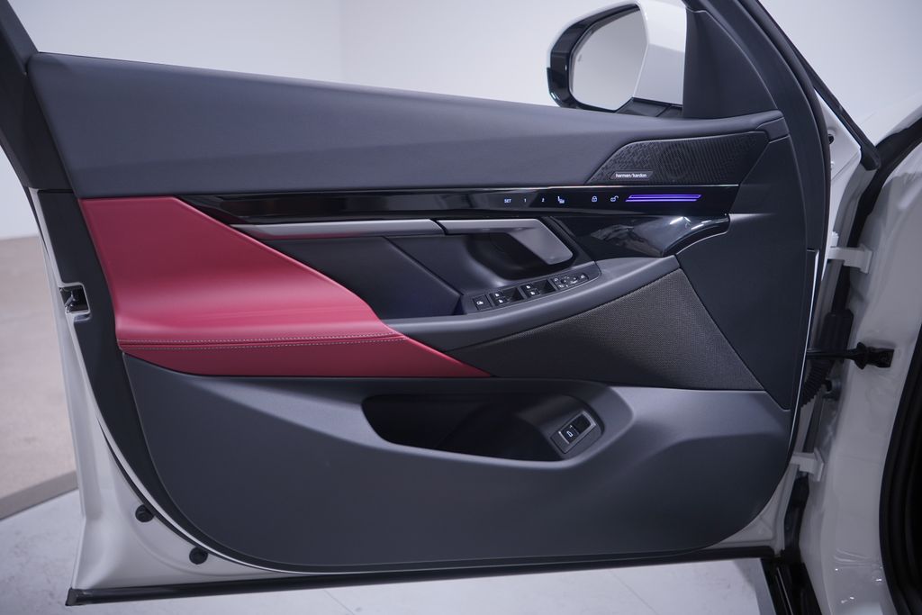 Thumbnail: 2025 BMW 5 Series - 15