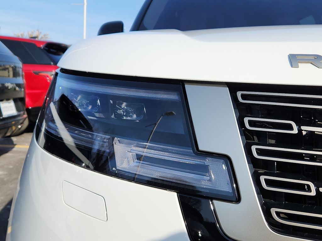Thumbnail: 2023 Land Rover Range Rover - 9