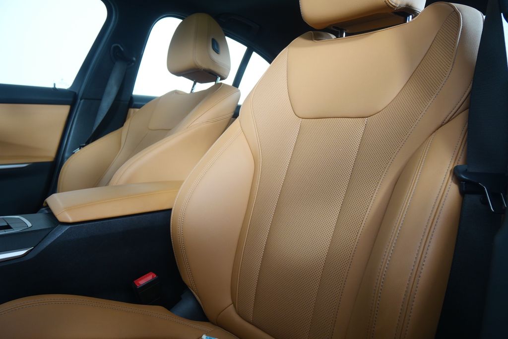 Thumbnail: 2025 BMW 3 Series - 10