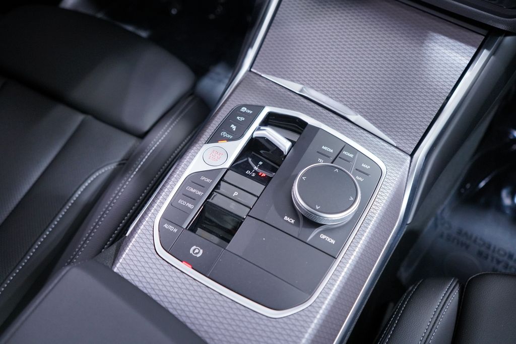 Thumbnail: 2026 BMW 3 Series - 13