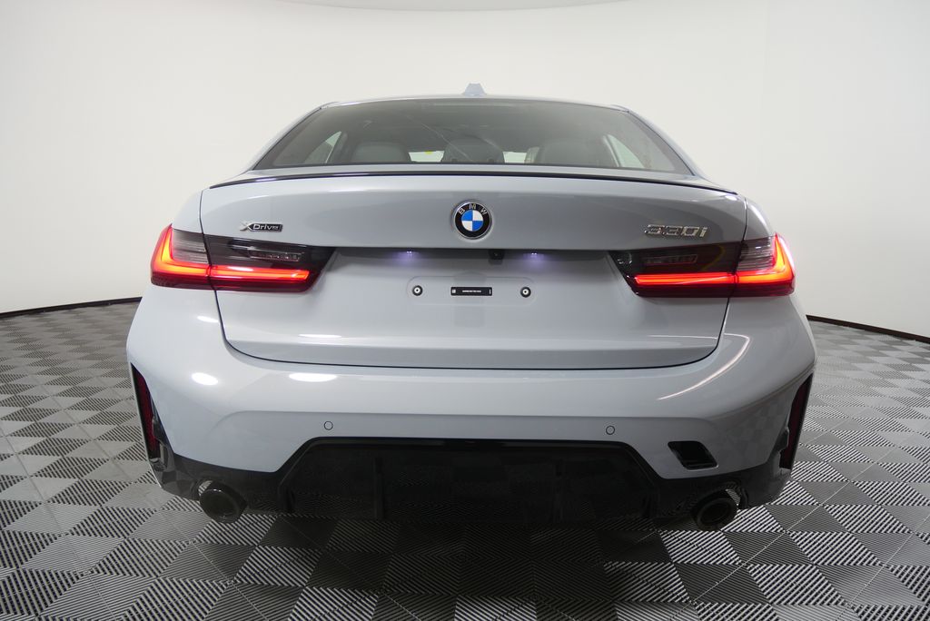 Thumbnail: 2026 BMW 3 Series - 4