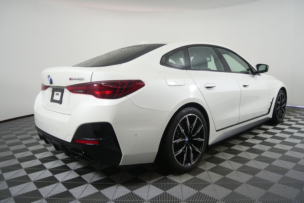 Thumbnail: 2025 BMW 4 Series - 3