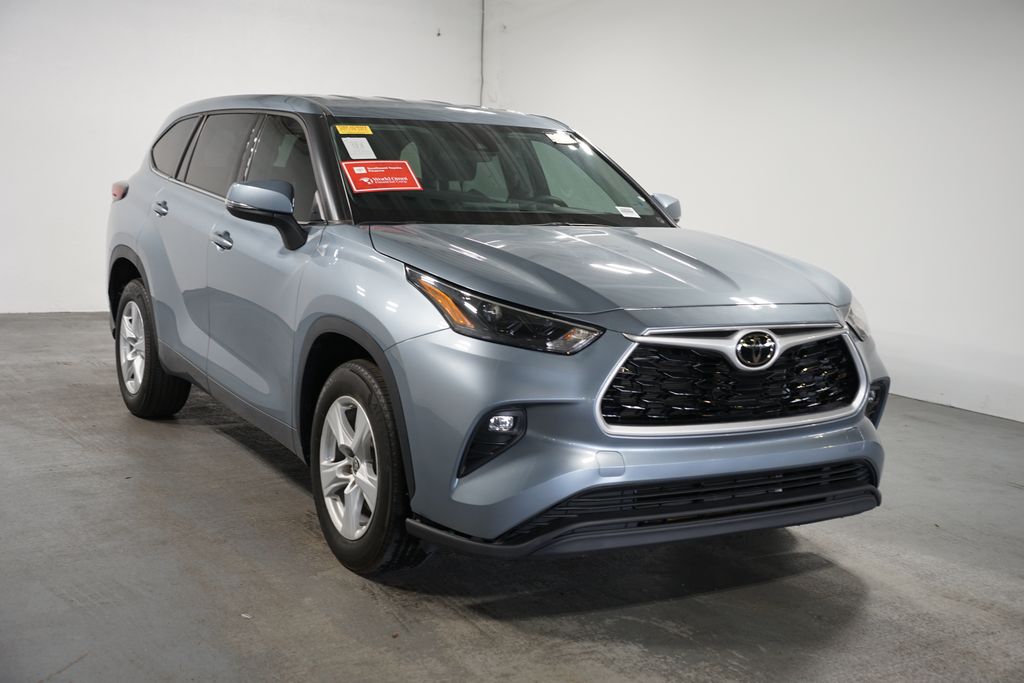 Thumbnail: 2022 Toyota Highlander - 3