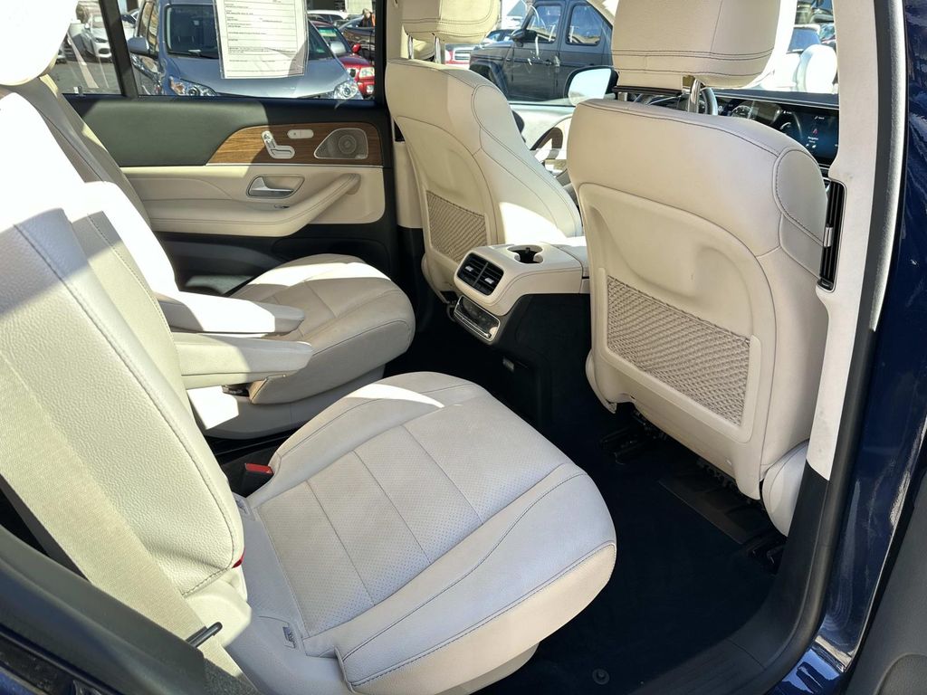 Thumbnail: 2022 Mercedes-Benz GLS - 25