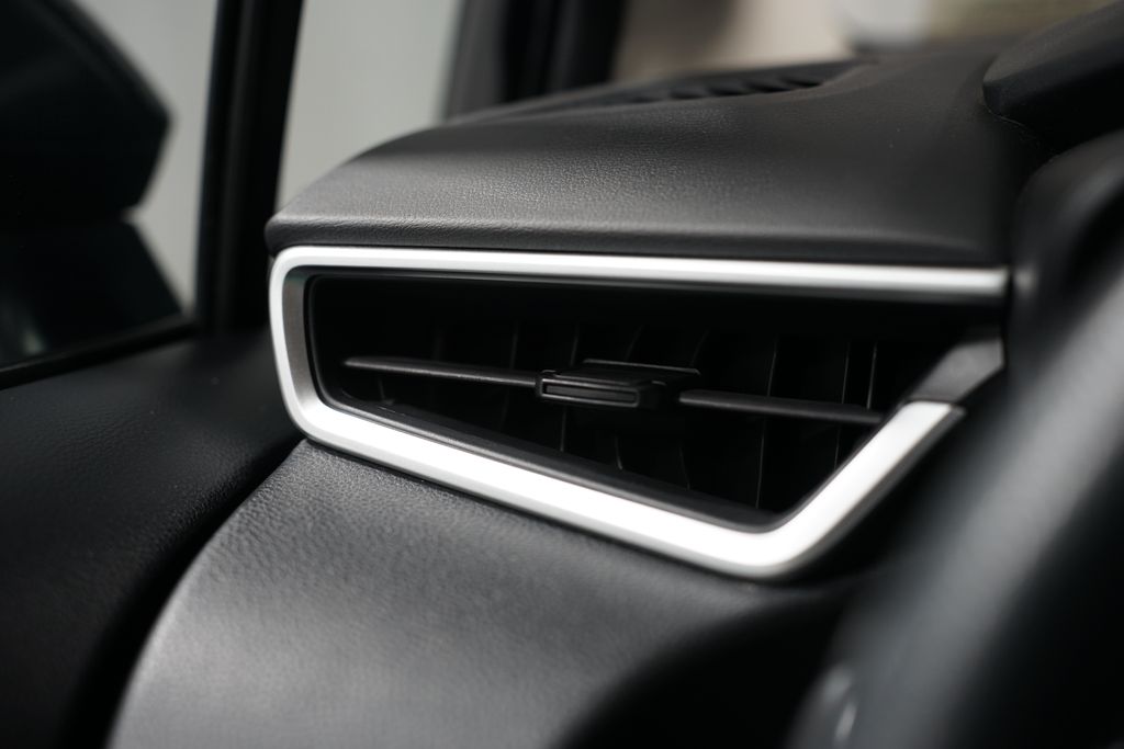 2023 Toyota Corolla LE 23