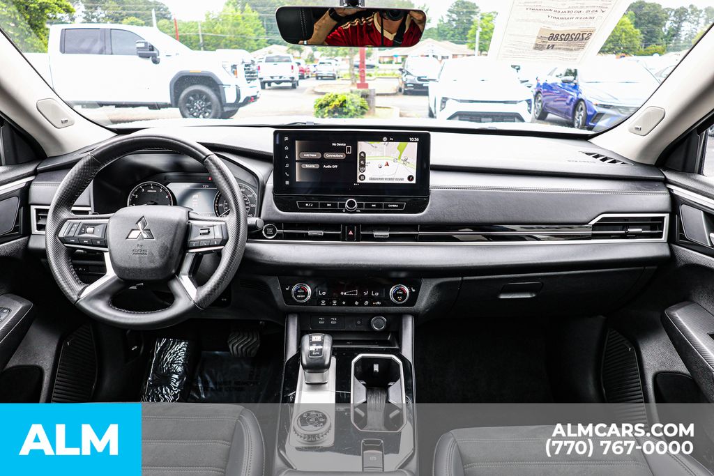 Used 2025 Silver Mitsubishi SE image 31