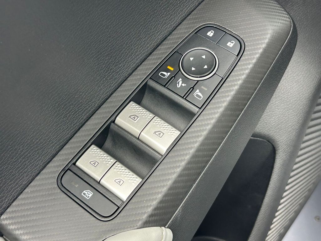 Used 2022 White Diamond Mitsubishi SEL image 12