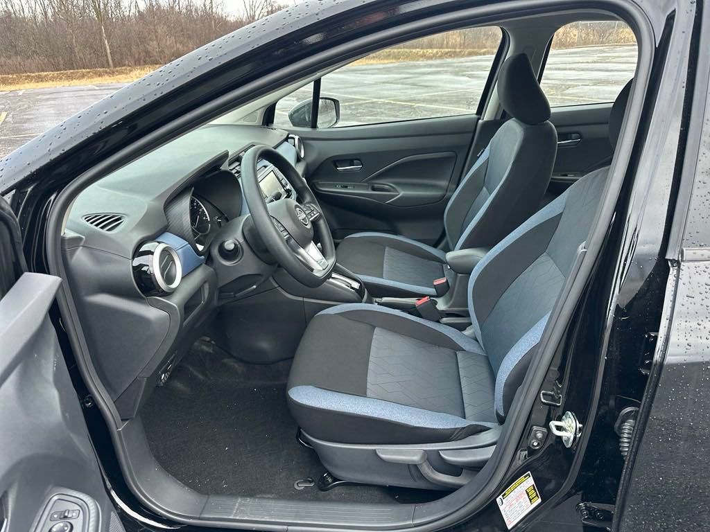 2025 Nissan Versa 1.6 SV photo