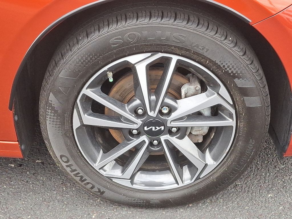 Thumbnail: 2023 Kia Forte - 8