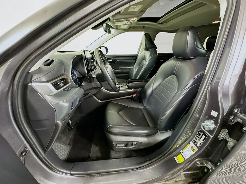 Thumbnail: 2021 Toyota Highlander - 20