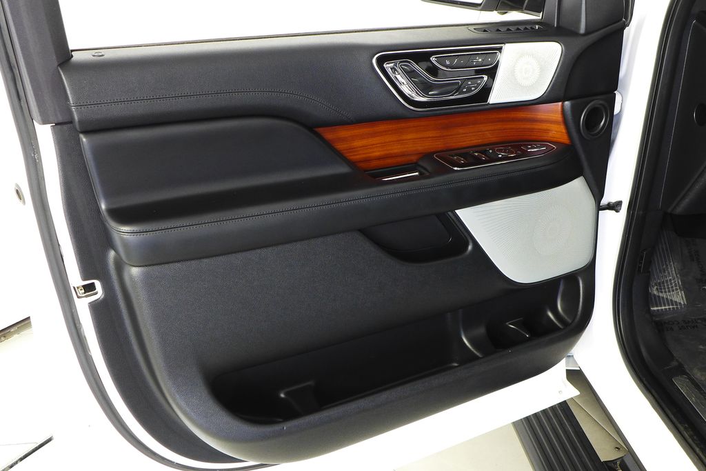 Thumbnail: 2019 Lincoln Navigator - 11