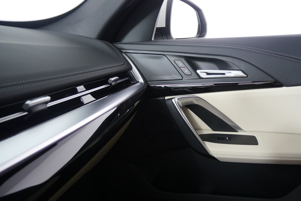 Thumbnail: 2025 BMW X1 - 23