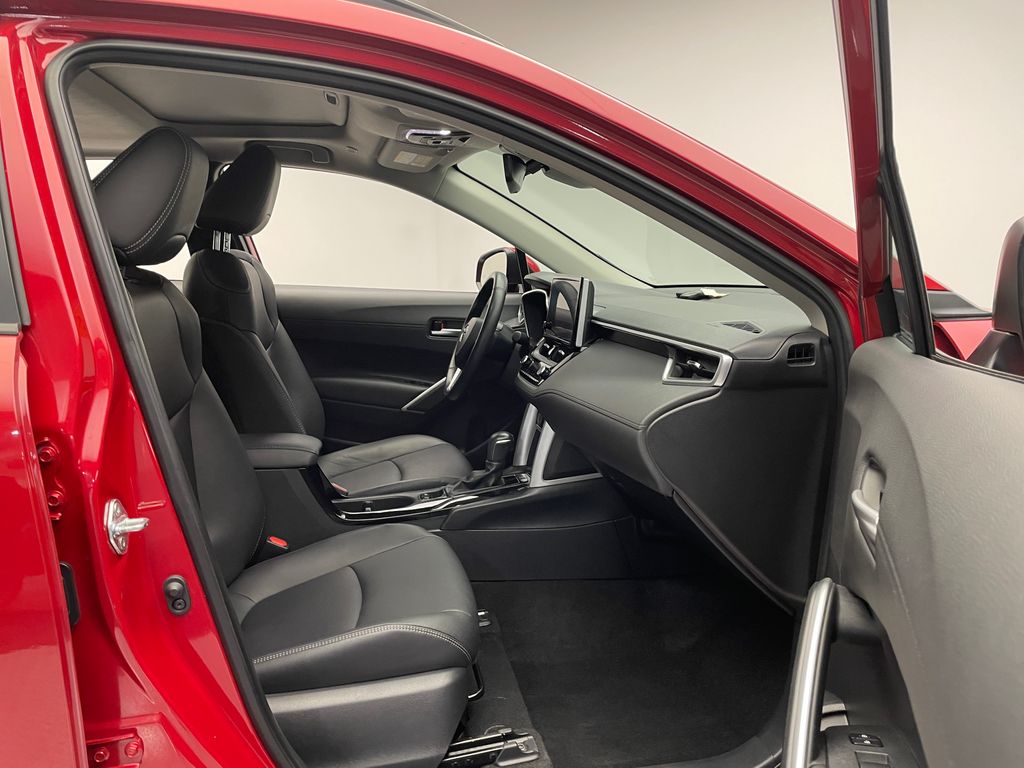 2023 Toyota Corolla Cross XLE 17