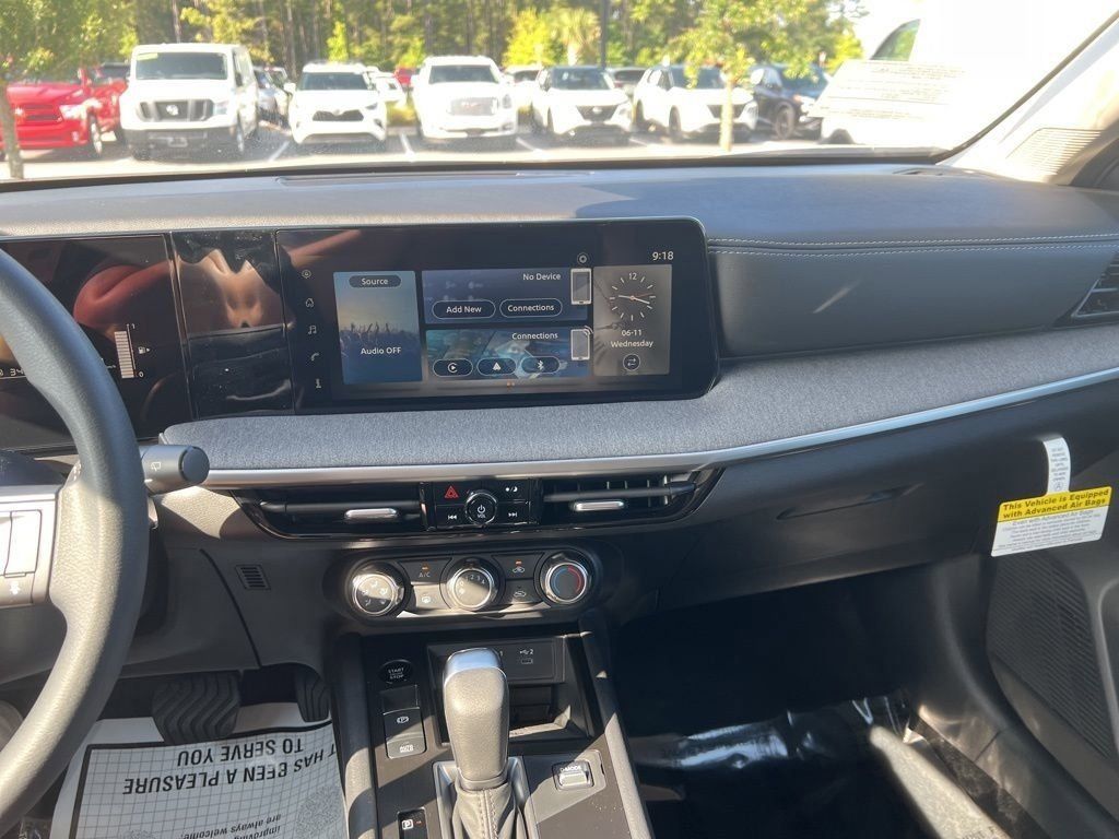 2025 Aspen White Tricoat Nissan Kicks SV FWD SUV
