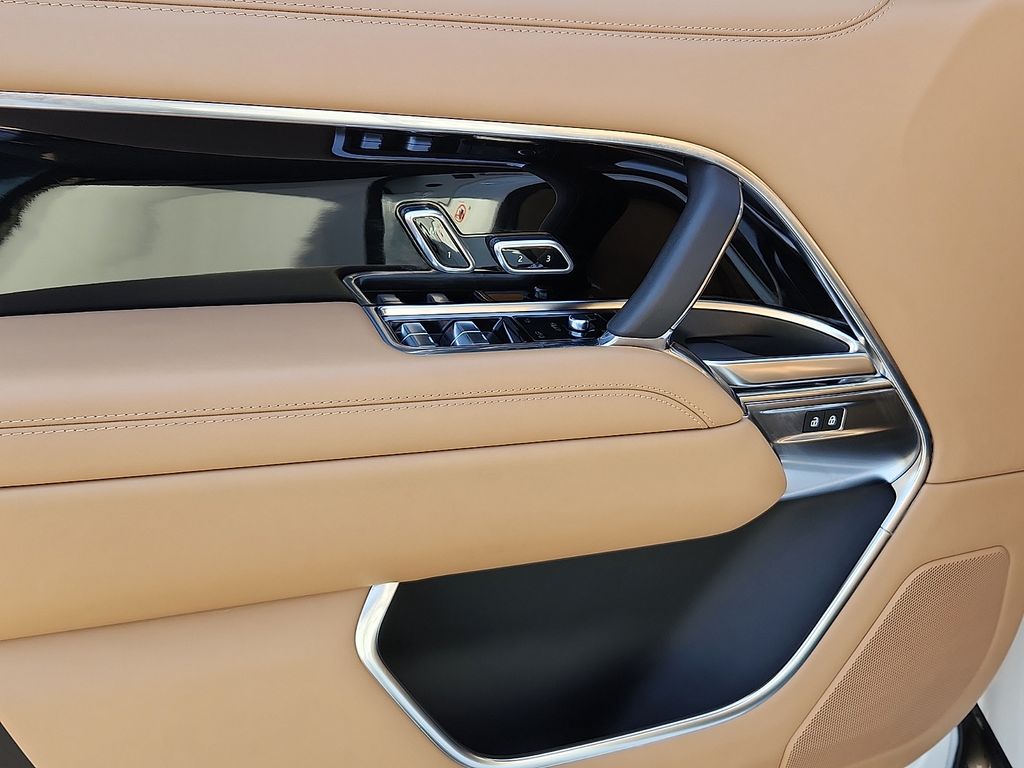 Thumbnail: 2023 Land Rover Range Rover - 12