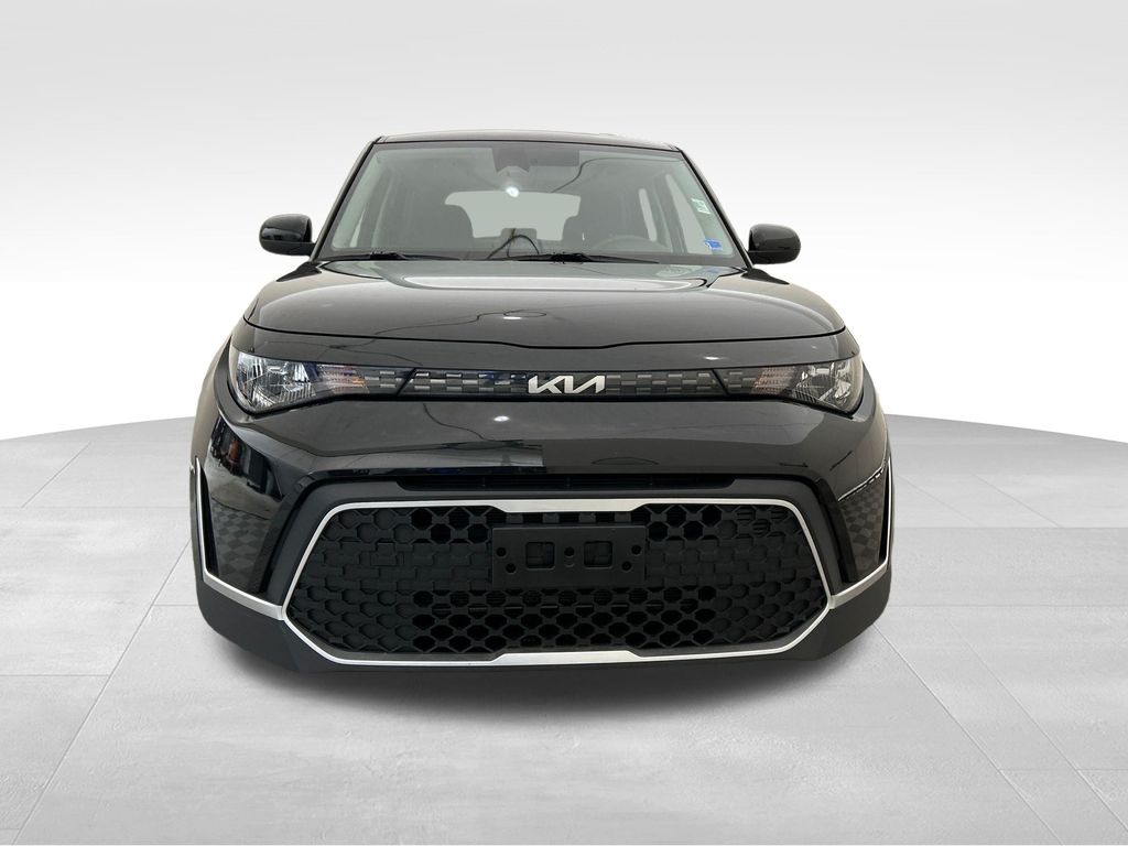 Used 2023 Black Kia LX image 9