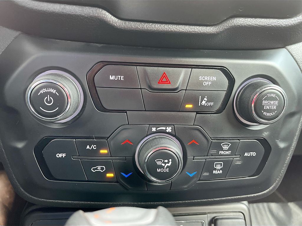 Used 2021 Blue Jeep Latitude image 21