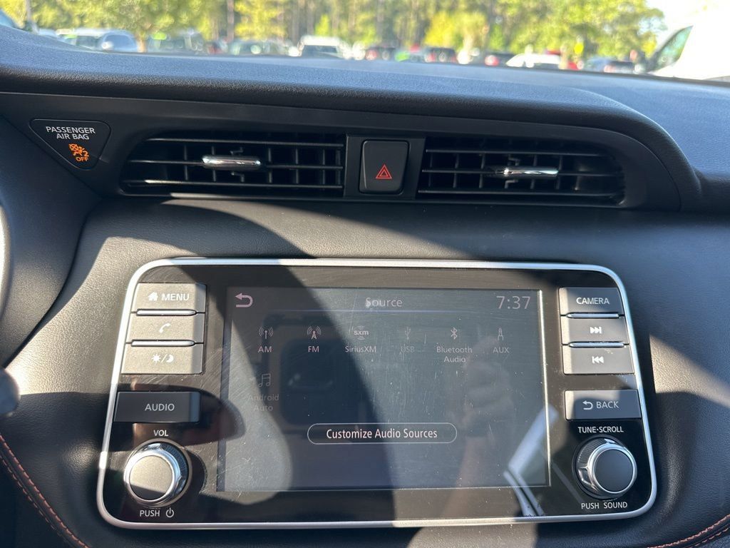 2020 Aspen White/Super Black Nissan Kicks SR FWD SUV