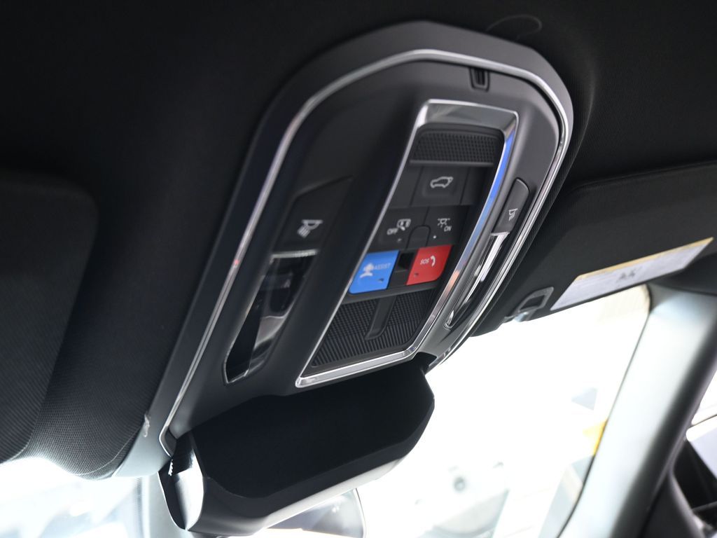 Used 2025 Diamond Black Crystal Pearlcoat Jeep Limited image 23