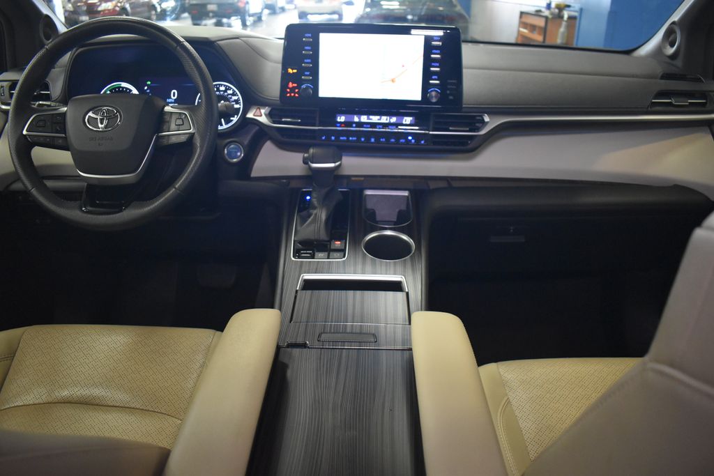 Thumbnail: 2022 Toyota Sienna - 18