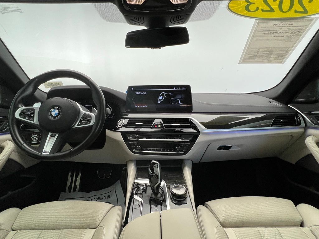 Thumbnail: 2023 BMW 5 Series - 10