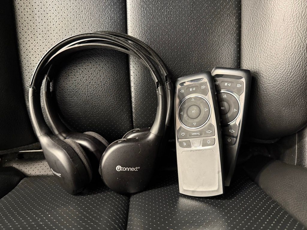 Thumbnail: 2021 Chrysler Pacifica - 22