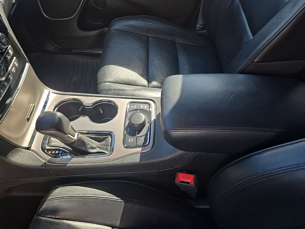 Used 2021 White Jeep High Altitude image 32