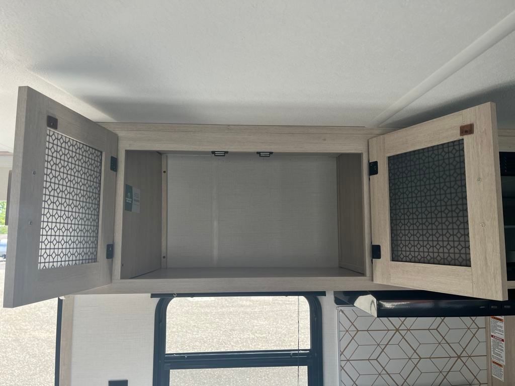 2025 White Prime Time Avenger 27DBS Travel Trailer