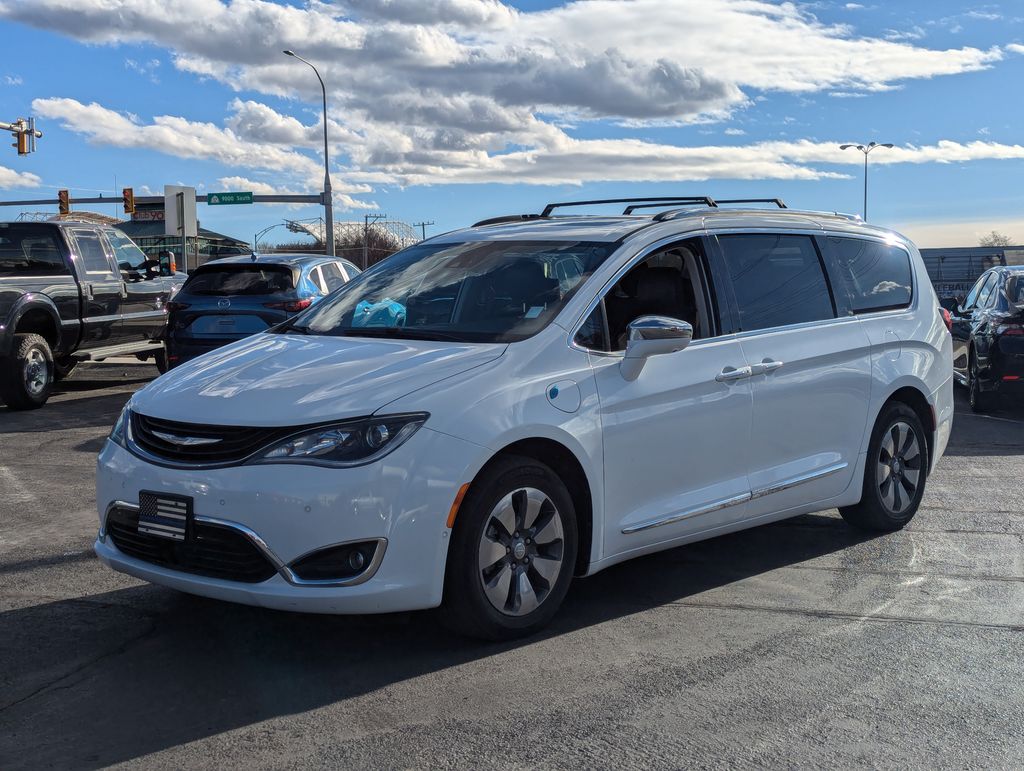 2018 Chrysler Pacifica Hybrid Limited 9