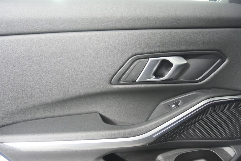 Thumbnail: 2025 BMW 3 Series - 13