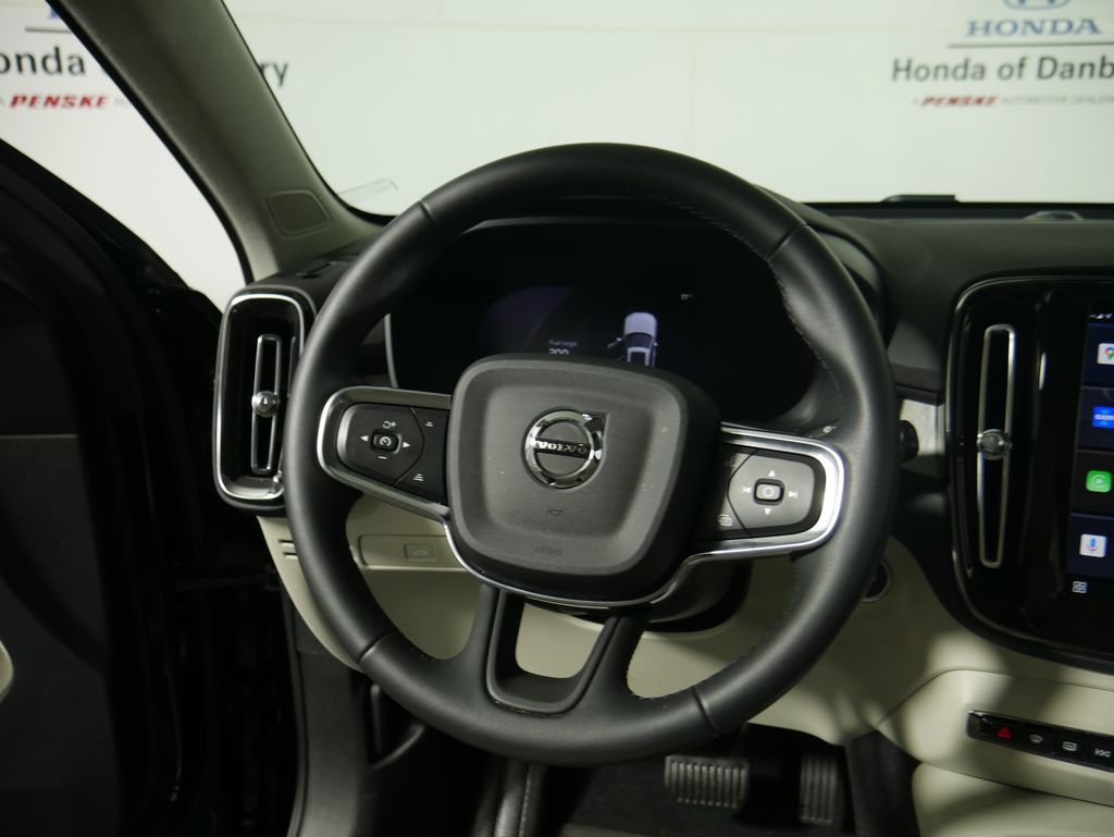 Thumbnail: 2023 Volvo XC40 - 12
