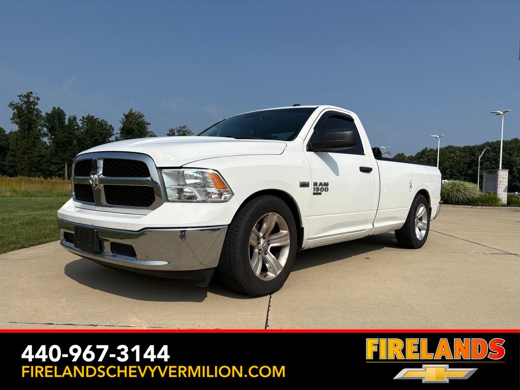 Bright White Clearcoat 2019 RAM 1500 Pickup Truck 4X2 8-Speed Automatic