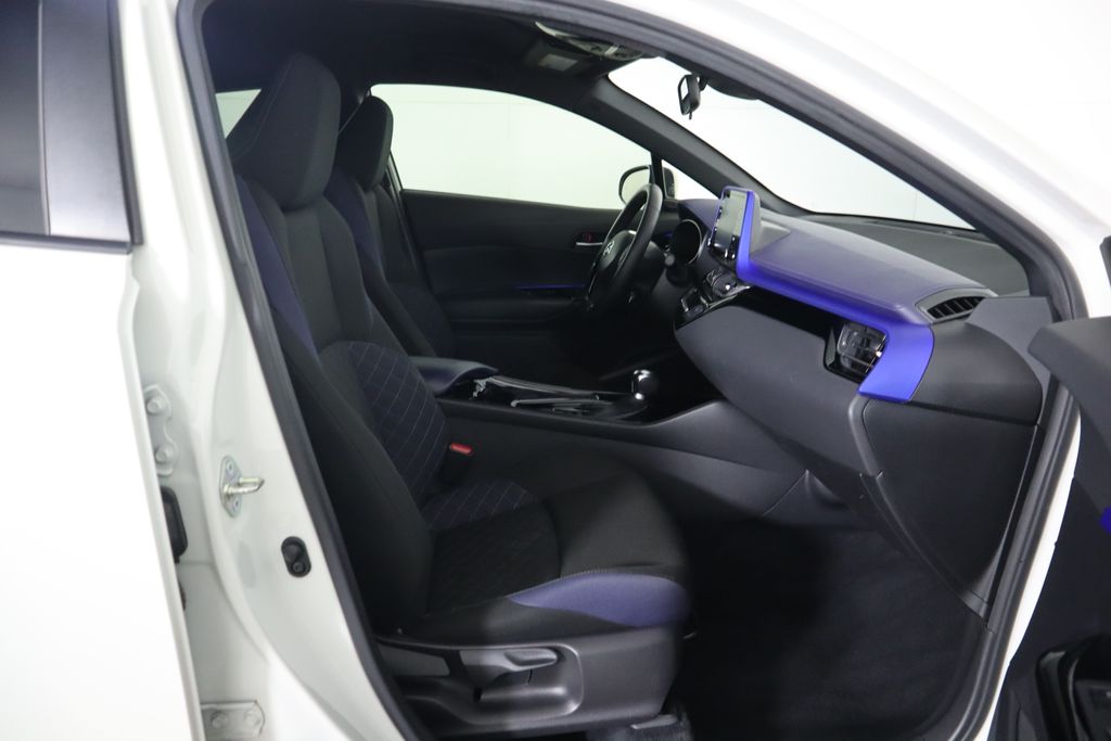 2021 Toyota C-HR LE 20