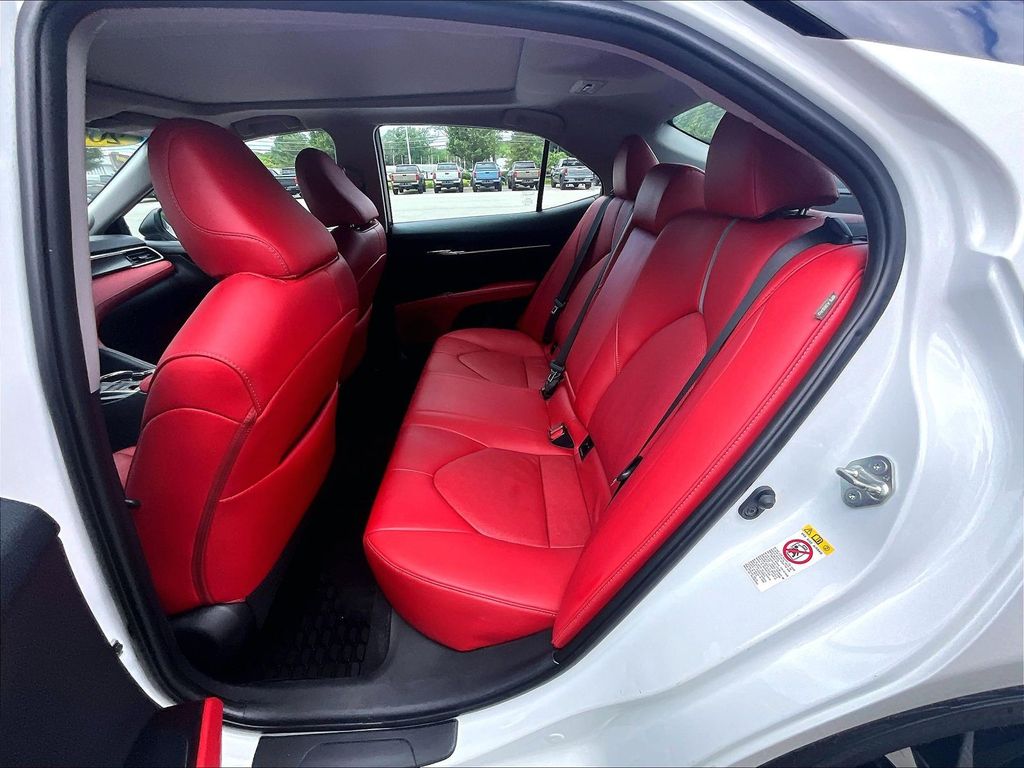 2018 Toyota Camry — photo 15