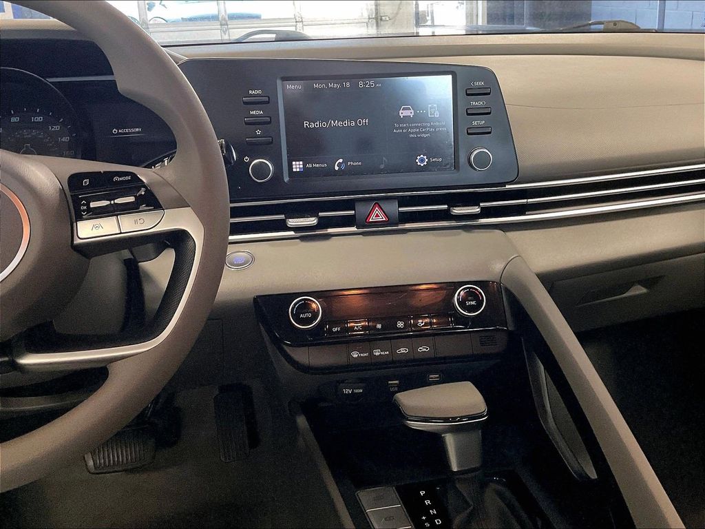 2023 Hyundai Elantra — photo 18