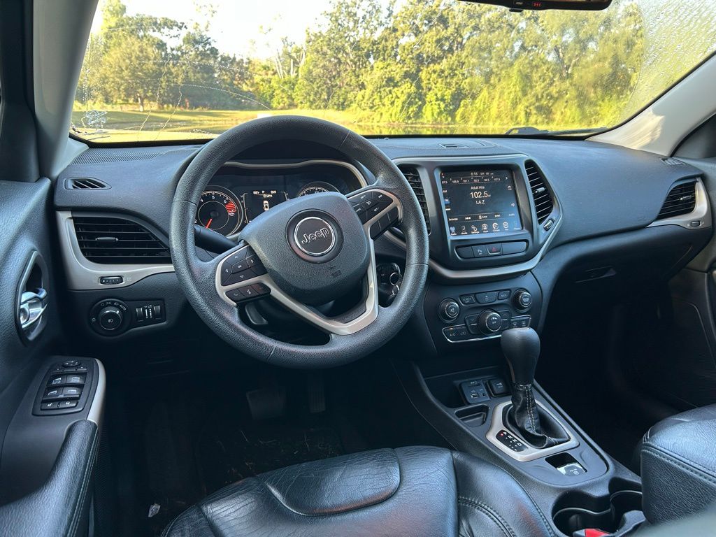 Thumbnail: 2018 Jeep Cherokee - 12