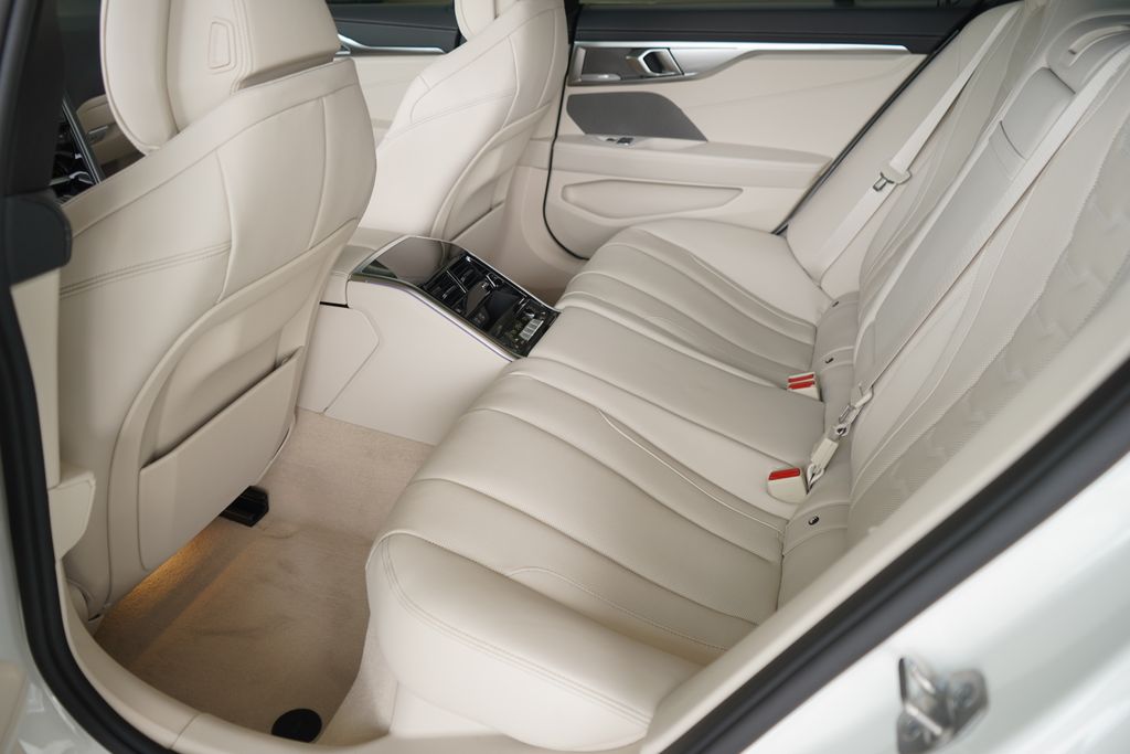 Thumbnail: 2026 BMW 8 Series - 20