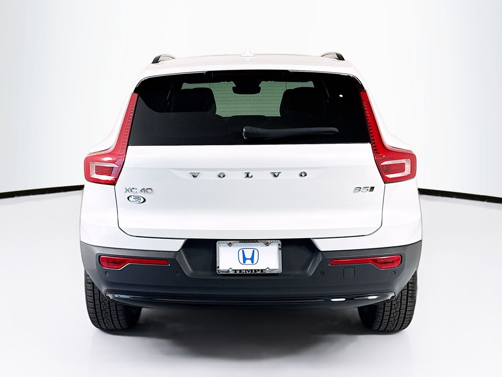 Thumbnail: 2023 Volvo XC40 - 6