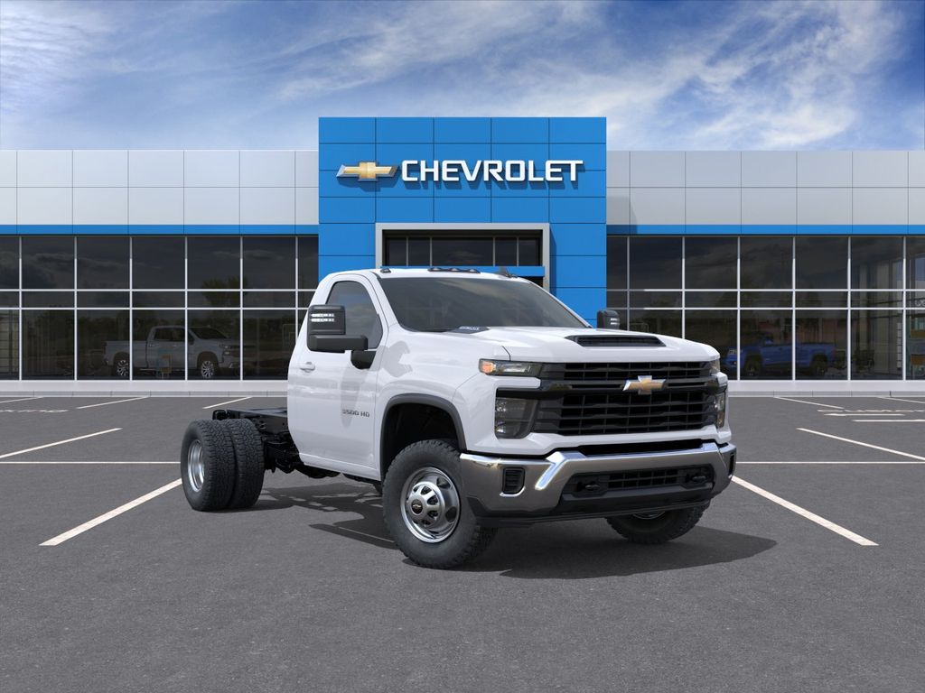 Summit White 2026 Chevrolet Silverado 3500HD Pickup Truck Four-Wheel Drive Automatic