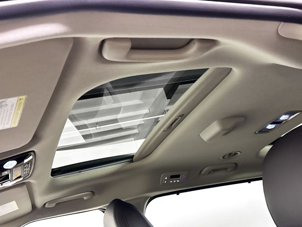 2027 Kia Carnival Hybrid SX