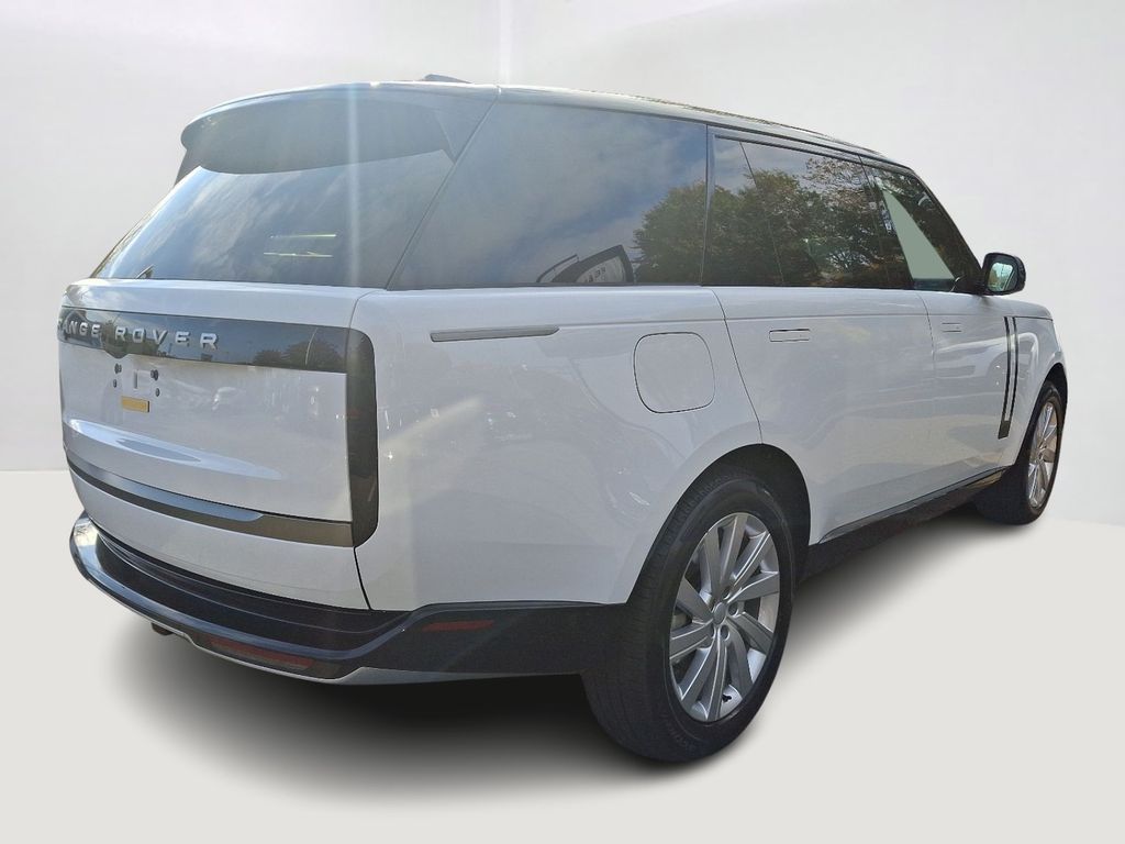 2025 Land Rover Range Rover SE 3