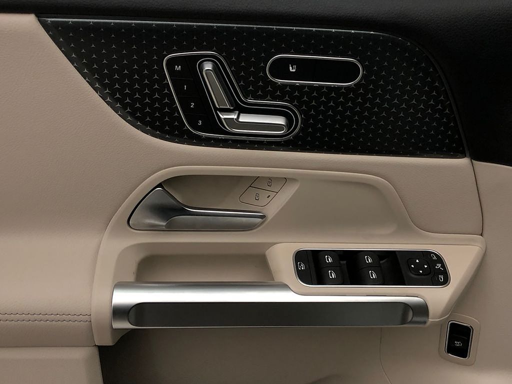 2024 Mercedes-Benz GLB 250 12