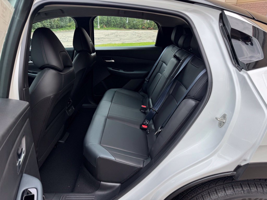 New 2026 Everest White Pearl TriCoat / Super Black Two-tone Nissan SV+ image 10