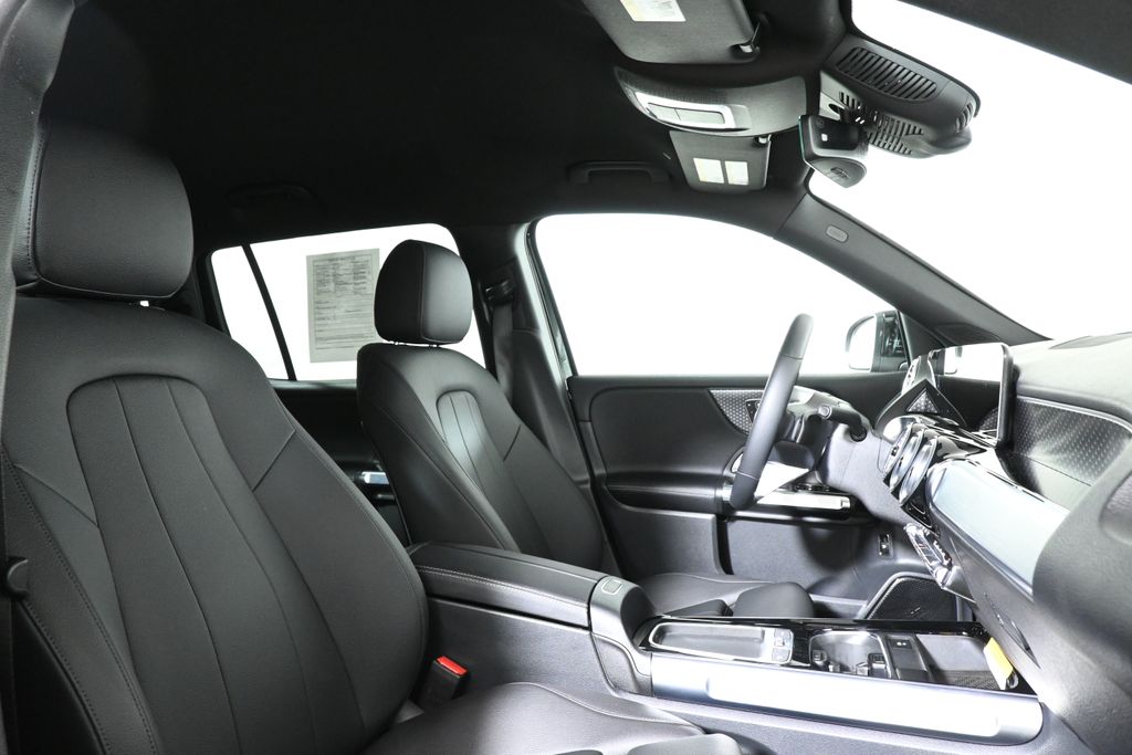 2025 Mercedes-Benz GLB 250 26